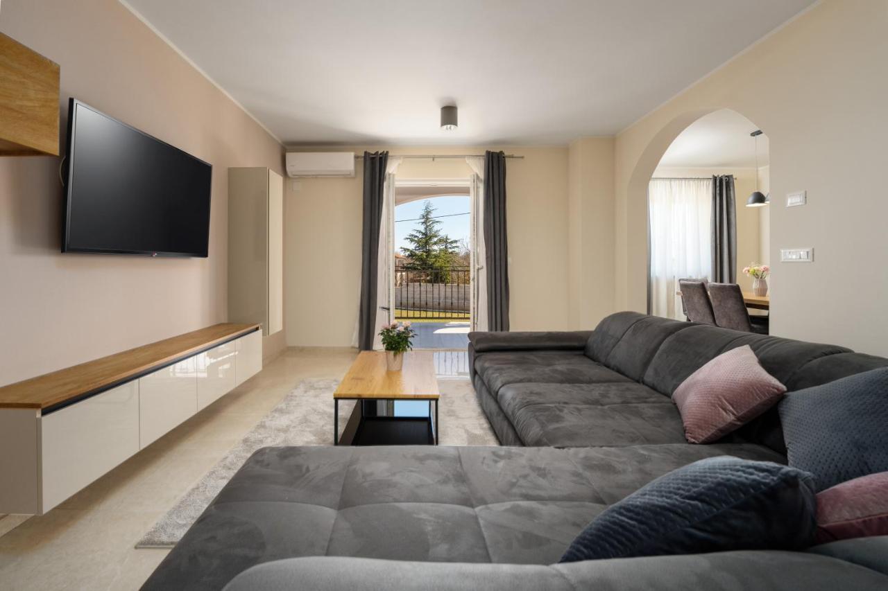 Holiday House Leana Pazin Exterior foto